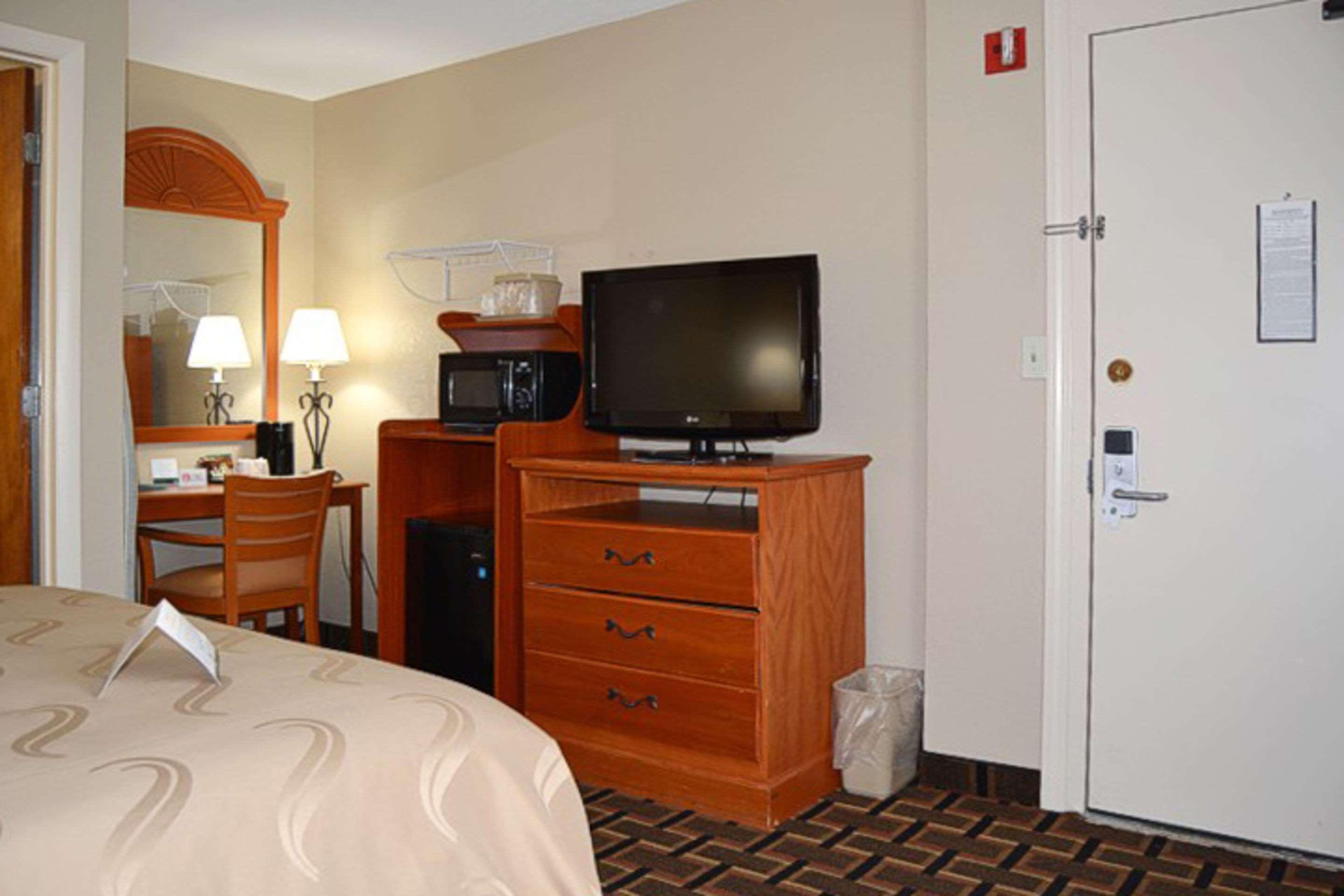 Quality Inn Raynham - Taunton Екстер'єр фото