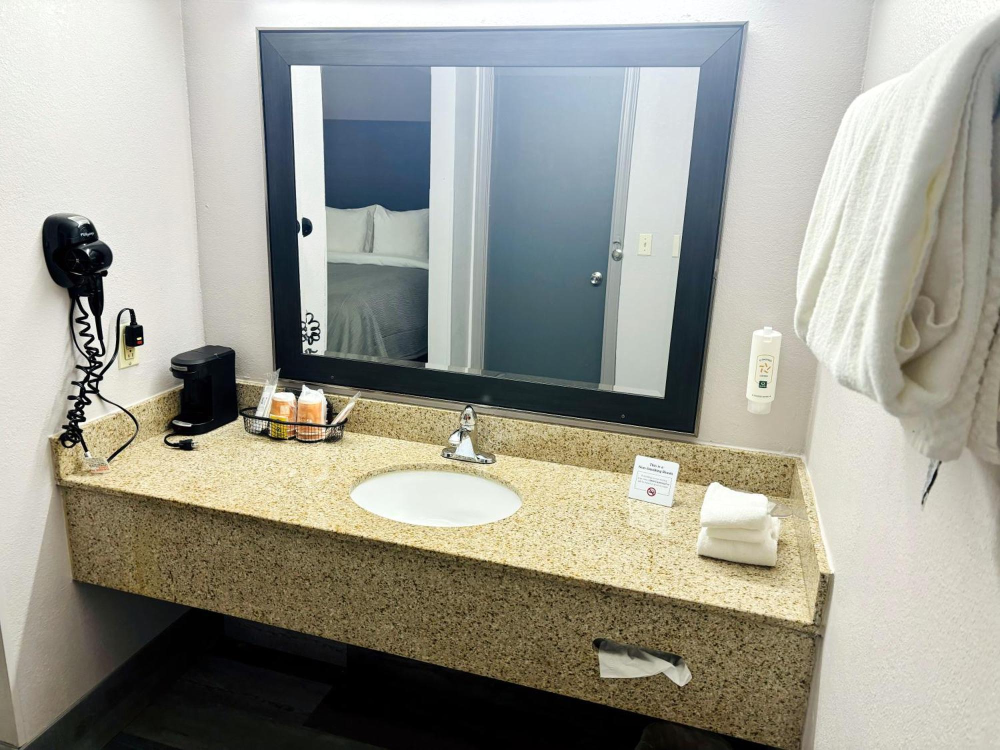 Quality Inn Raynham - Taunton Екстер'єр фото