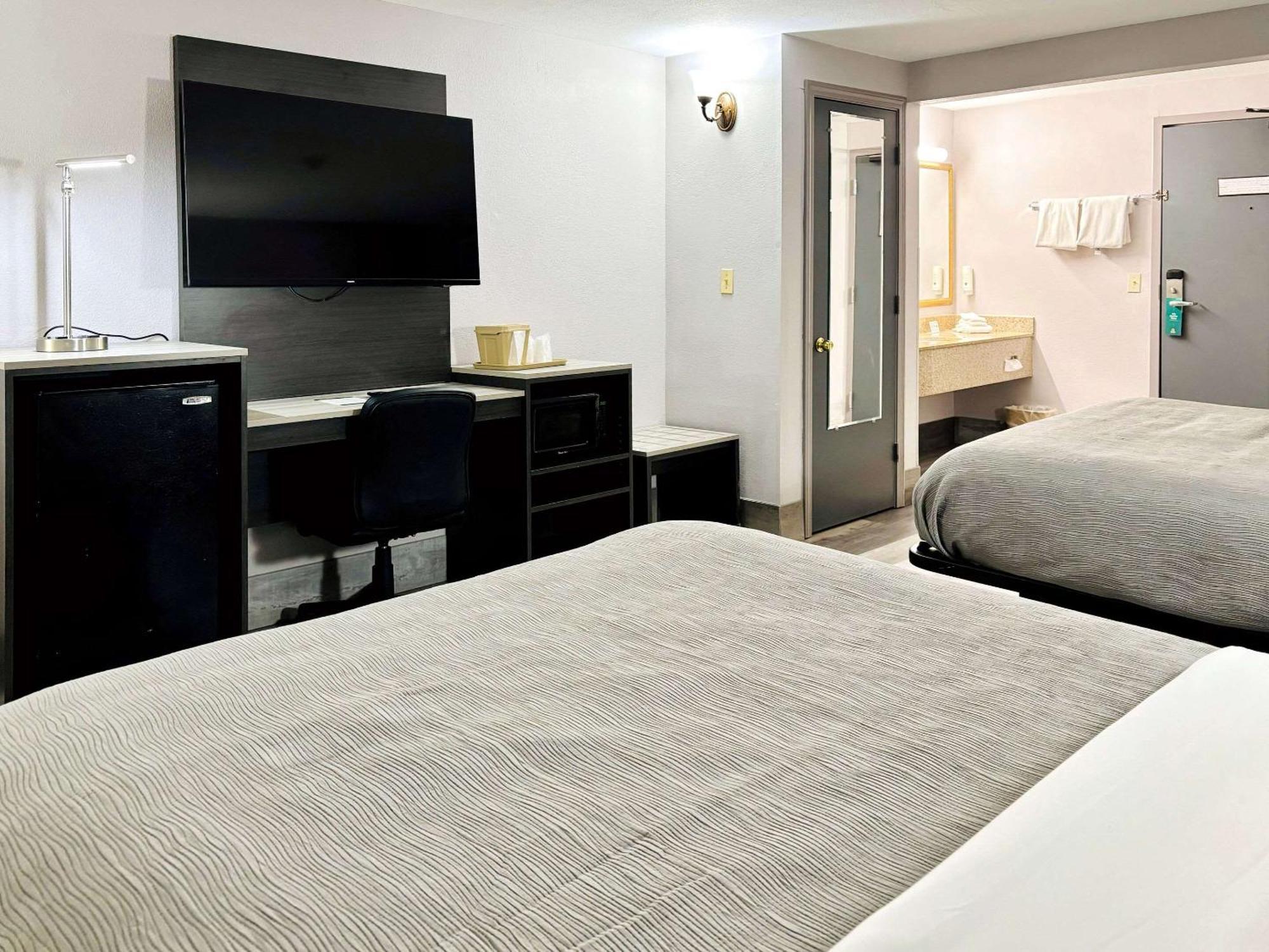 Quality Inn Raynham - Taunton Екстер'єр фото